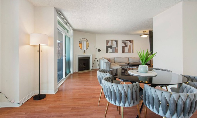 Marina Peninsula Apartamento | Top-Floor Marina Escape 3BR Penthouse Ocean View