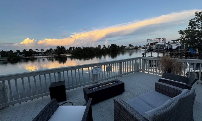 Isles of Capri Condominio | Top Location-10 Min From Beach-BBQ-Water Front