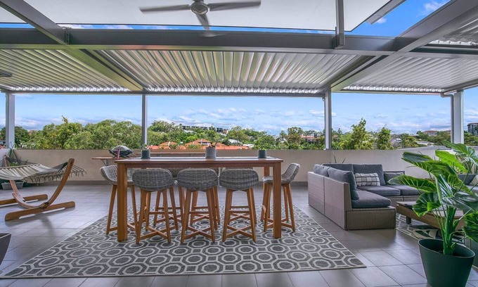 Taringa Apartamento | Top of Taringa Penthouse with Sweeping Views