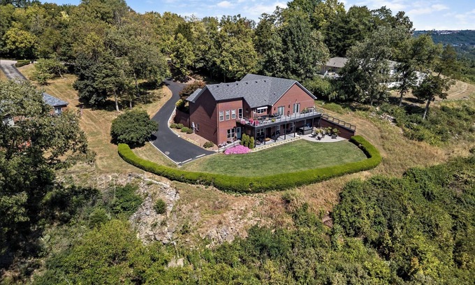 Frankfort Apartamento | TOP OF THE ROCK Hot tub EV Charger Buffalo Trace Bourbon Trail Fire Pit