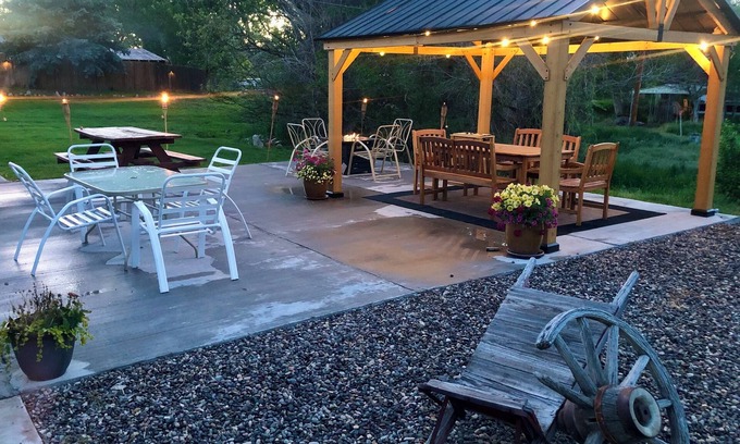 East Thermopolis Casa | ❤Top VRBO, A+ Stay, Hunters & Fishing, Cozy Nights, Pets, Amenity-Rich