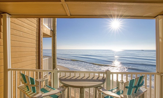 Sneads Ferry Condominio | Topsail Dunes condo - ocean-view balcony - beach access & beachfront pool