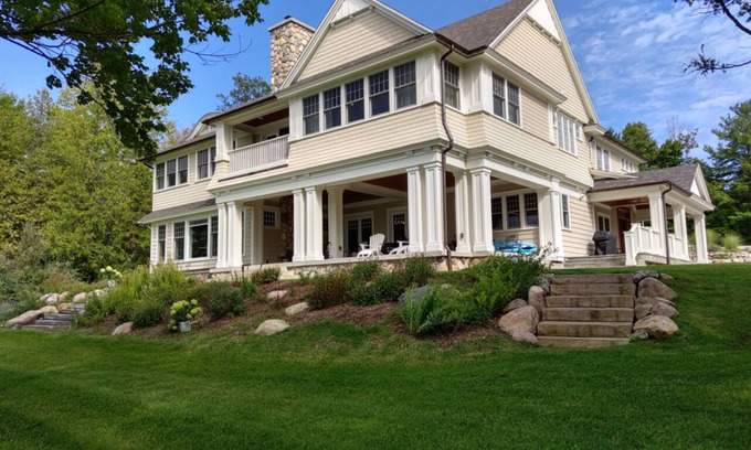 Alden Casa | TORCH LAKE EJECUTIVE LODGE