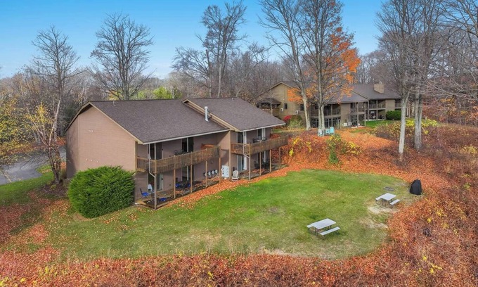 Kewadin Condominio | 🛶 Torch Lake Vista – A-Ga-Ming Golf & Lakeview Condo | Large Patio ➠ 741/Unit 9B