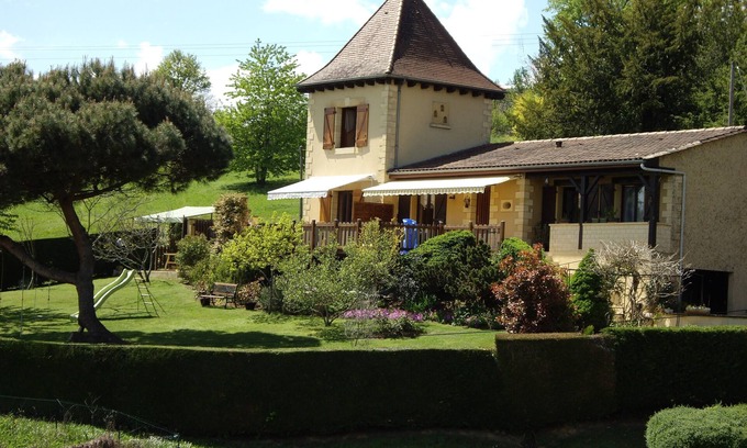 Sarlat-la-Caneda Cabaña | Torre Périgord independiente, piscina privada, patio cerrado, sin vecinos.