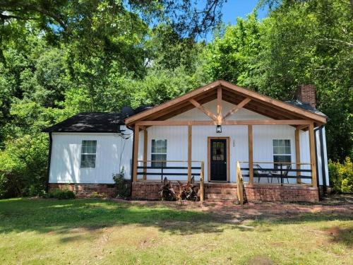 Duncan Casa | Town-Center Sanctuary:Cozy 3BD for Relocation