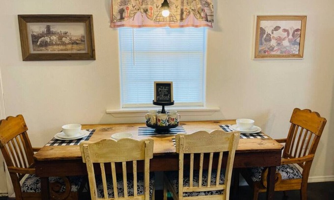 Checotah Casa | Town & Country Cottage