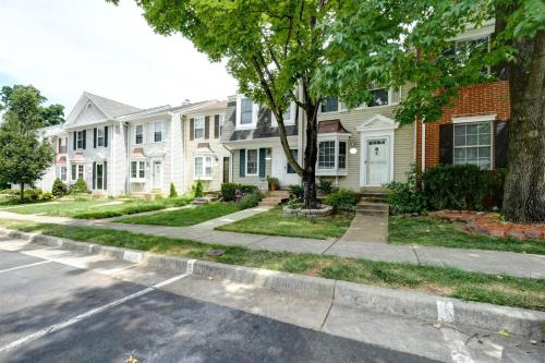 Countryside Casa | Townhome in Northern Virginia, Close to DC, Pets Okay, Fenced Yard, Fast