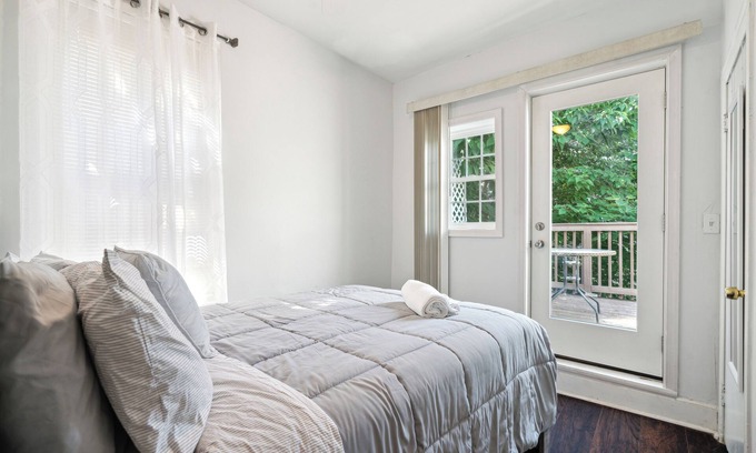 Point Breeze Casa | Townhouse close to Center city, Philadelphia, Pennsylvania!!