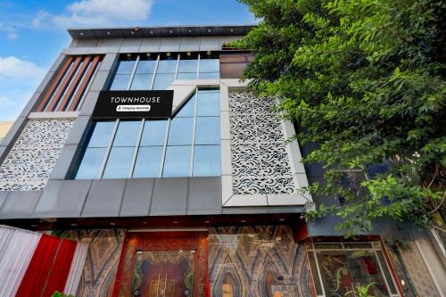 Faridabad Hotel | Townhouse ESIC Medical College Faridabad Formerly Royal Mountain