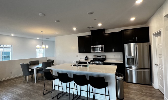 Henderson Condominio | Townhouse in Gated Community