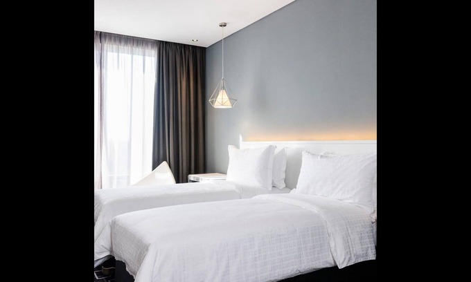 Gigiri Cama Y Desayuno | Trademark Hotel, Habitación Trademark con cama extragrande y 2 camas individuales