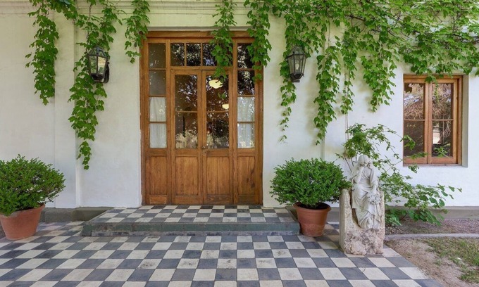 Chacras de Coria Casa | Tradicional Casona de época con desayuno