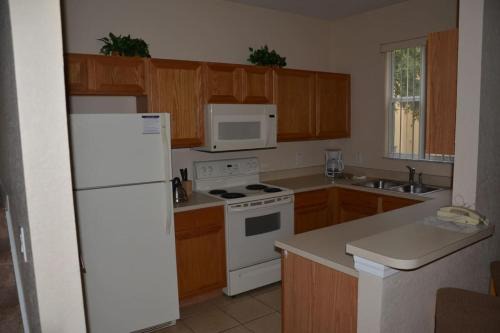 Regal Palms Casa | Traditional 4 Bed 3.5 Bath Townhome