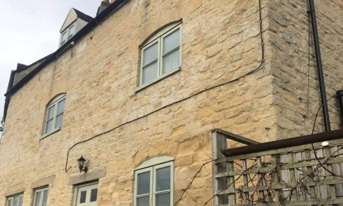 Stroud Cabaña | Traditional Cotswold cottage with stunning views and walking