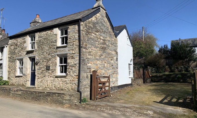 St Teath Cabaña | Cottage tradicional, jardín cerrado, Trewalder, Nr Port Isaac y playas de surf.