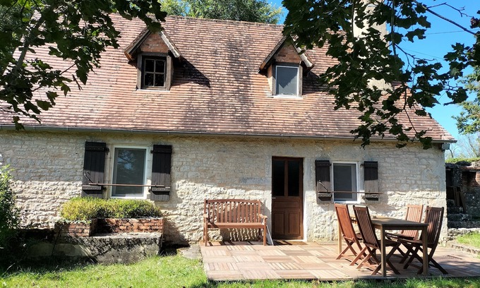 Issendolus Casa | Traditional Lot cottage