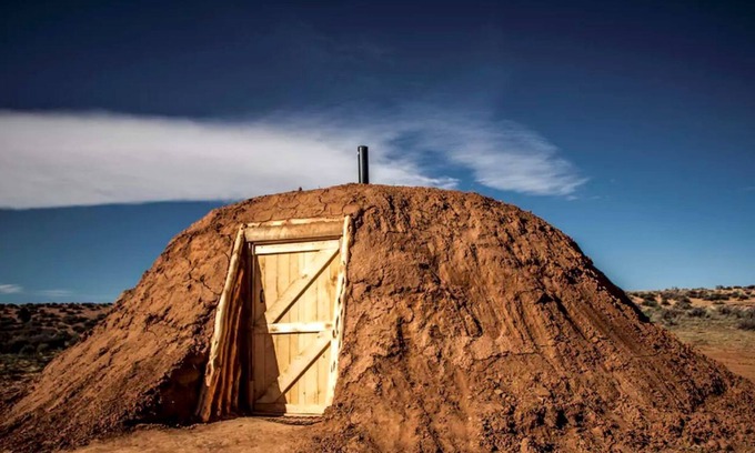 Page Alquiler De RV | Traditional Navajo Hut Rental for a Secluded Vacation near Page, Arizona