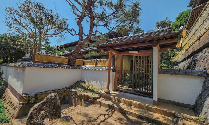 Soeda Casa | Traditional Samurai Experience! Samurai Manner Tea House w/real Hinoki bath.