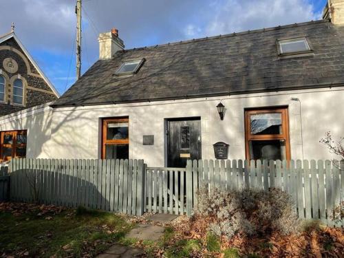 Llangwm Casa | Traditional Stone cottage in heart of the village