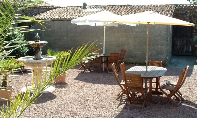 Monsireigne Otro | Traditional Vendeen Farmhouse incorporating 3 gites. Family-friendly.