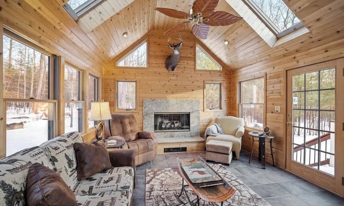 Freedom Casa | Trails & Tranquility Great Nature, Game Room!