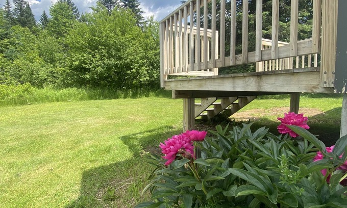 East Haven Casa | Trailside house on the river. Perfect for mountain biking , skiing, snowmobile.