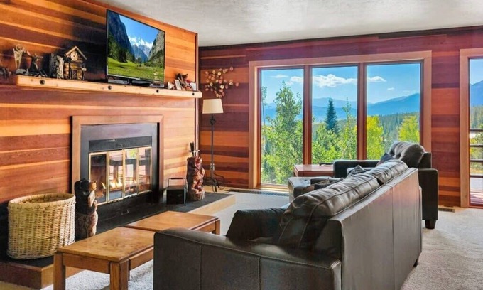Wildernest Condominio | Tranquil 2BR: Near Trails & Free Shuttle