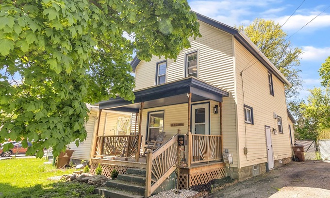 Lansing Casa | Tranquil 3-bedroom house with WiFi in Lansing