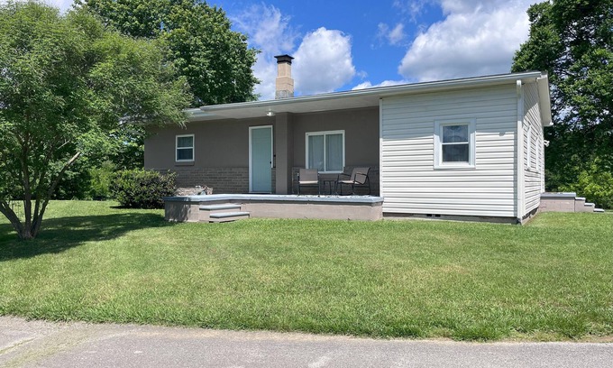 Lenoir City Casa | Tranquil 3-bedroom house in Lenoir City.