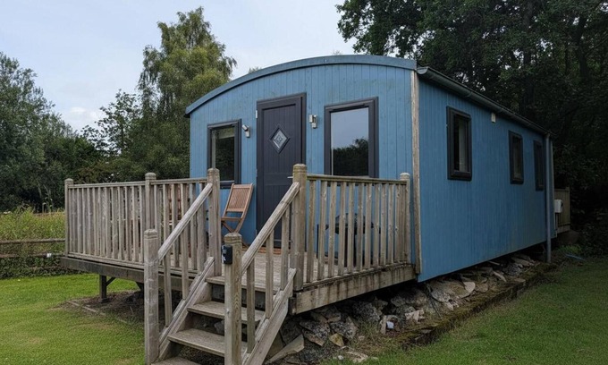 Kingswood Cabina | Tranquil Cabin Retreat- Sleeps 2, Parking