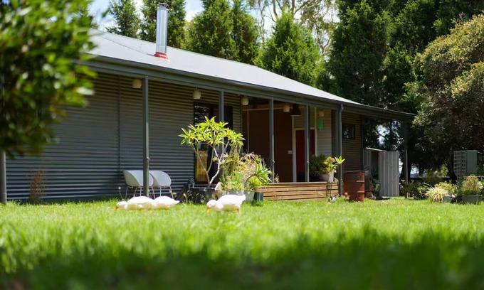 Mangrove Mountain Casa | Tranquil Central Coast Farmstay: feed animals + farm tour for couples & families