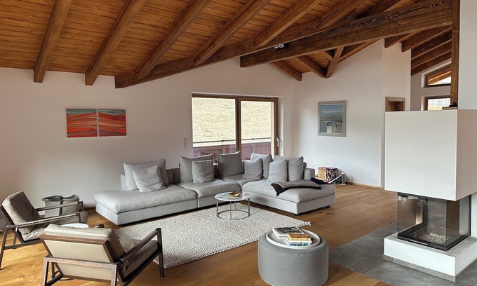 Bouvet Island Chalet De Esquí | Tranquil Chalet with Mountain Views