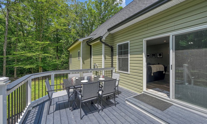 Partlow Cabaña | Tranquil craftsman hideaway on 2 secluded acres