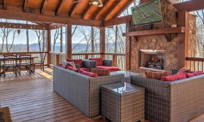 Raccoon Ridge Cabina | Tranquil Escape of Blue Ridge - Mountain Views | Hot Tub | Outdoor Fireplace with TV
