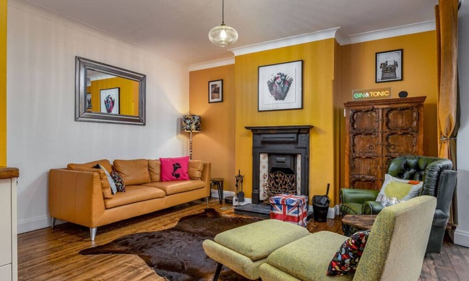 North West Casa | Tranquil Glasgow Retreat: Free Parking & Garden