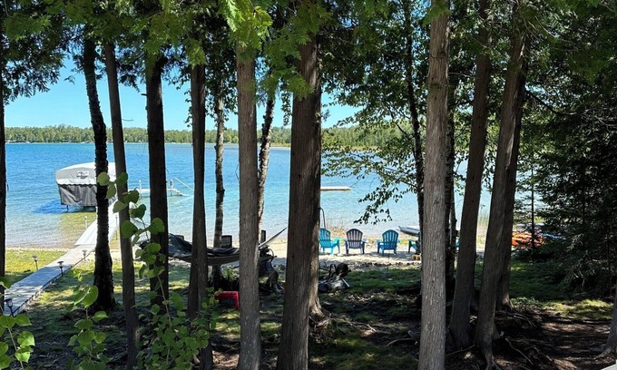 Presque Isle Cabaña | Tranquil Lake Esau Cottage, área del puerto de Presque Isle. Comunidad privada