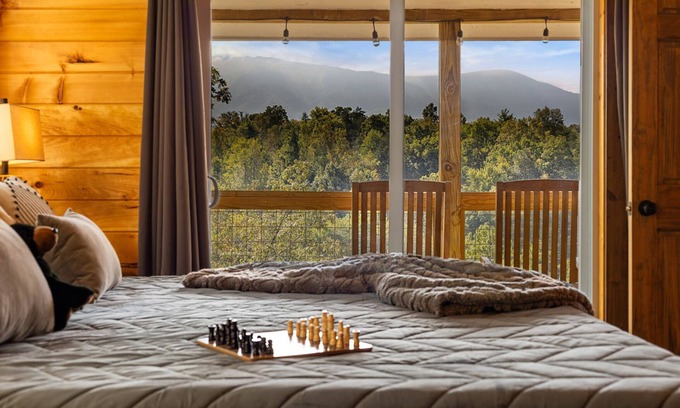Gatlinburg Cabina | Tranquil Mountain Getaway By Ghosal Luxury Lodging