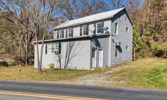 Mount Pleasant Mills Casa | Tranquil Mt Pleasant Mills Retreat on 60-Acre Farm