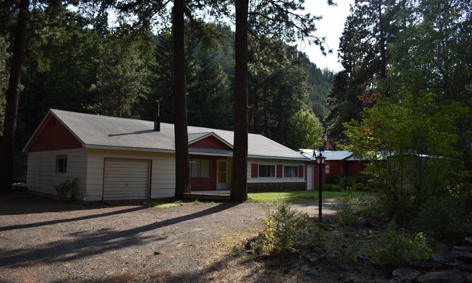 Naches Casa | Tranquil, Nostalgic Riverfront Property on 1/2 acre on White Pass