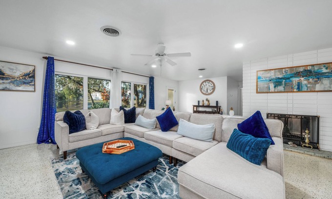 Sebring Casa | Tranquil Oaks Near Lake & Raceway w/Tesla Charger & Family Games Included!