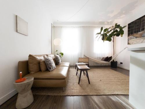 Spitalfields Apartamento | Tranquil Oasis w 100inch Cinema & Hammock, by the Design Traveller