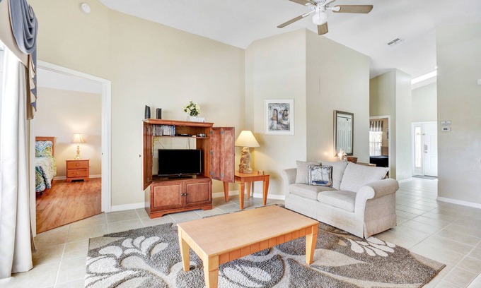 Florida Pines Casa | Tranquil Pool Retreat near Disney, Shopping, and dining - two master bedrooms