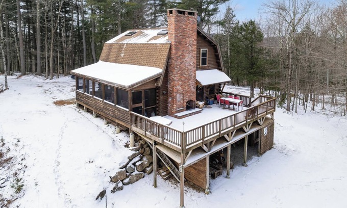 Blandford Casa | Tranquil Retreat 6-BR Total in the Berkshires