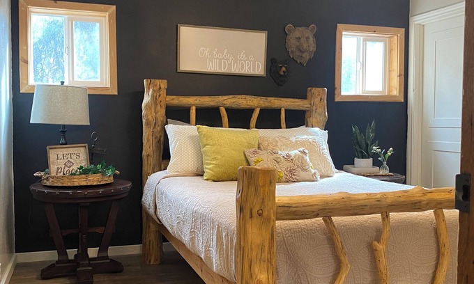 New Meadows Cabina | Tranquil Ski Retreat + Hot Tub + Mins to Brundage Ski Resort & McCall 4 bd+WiFi