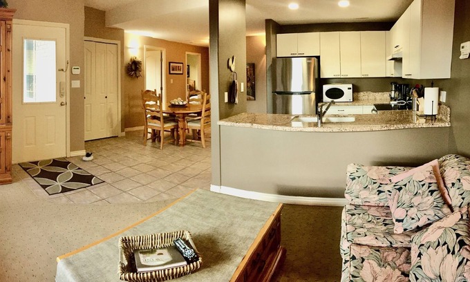 Black Mountain Casa | Tranquil Toovey Guest Suite w/ Kitchen & Laundry