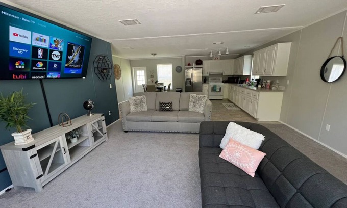 Land O' Lakes Casa | Tranquility house close to airport, beach, mall, park, zoo.