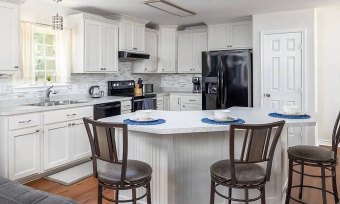 Cibolo Casa | Tranquility in the City, 6 BR, Backyard Oasis