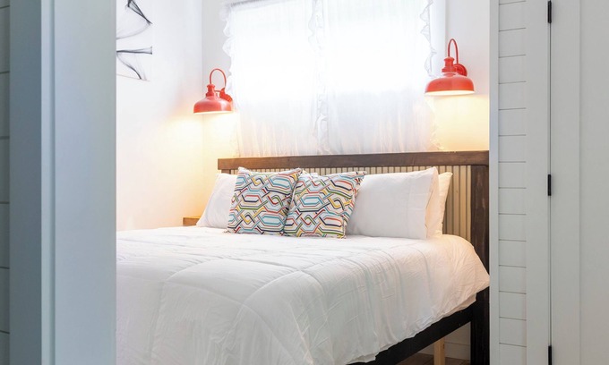 Buford Cabaña | Tranquility Pond Cottage, Relax, Fish and Unwind