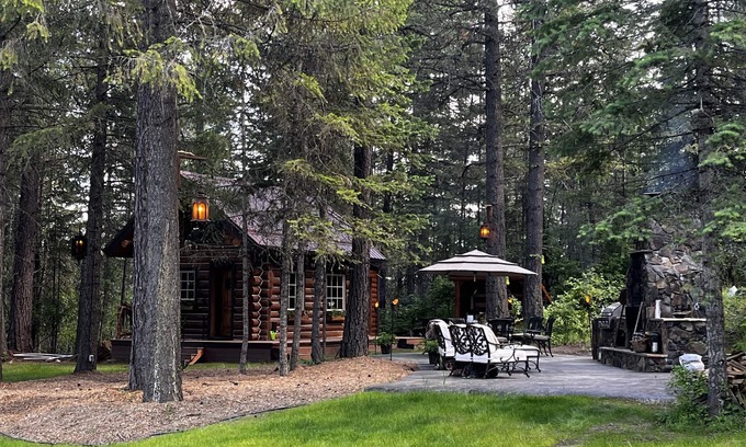 Bonner County Cabina | Trappers Cabin, Tiny home, Romantic get away